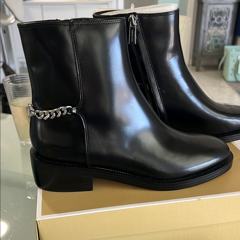 NWT Michael Kors Carlisle leather boot - Picture 5 of 6